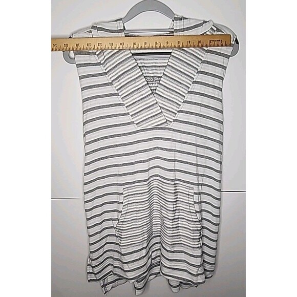 Maurices Women's Sleeveless Hoodie Top Gray White Striped Size Medium - Picture 6 of 7
